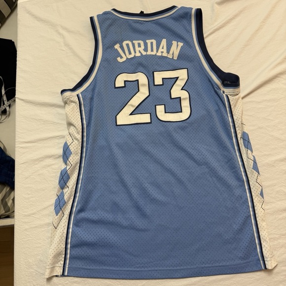 Nike Men's Jordan Size Large  Blue Limited  Edition North Carolina  Jersey - Picture 9 of 12